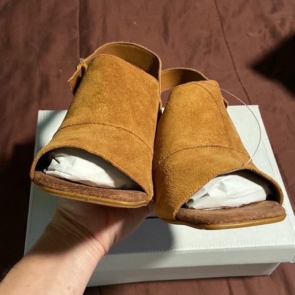 *****PRICE IS FIRM*****Camel ColorLeather Slingbacks Christian Di Riccio. NWT! - Picture 13 of 16